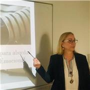 Psicóloga y Docente con amplia trayectoria profesional y experiencia en programas de gestión emocional, manejo de estrés, talleres de cremiento personal, modificación de hábitos, Mindfulness y servicios de coach para la conseguir objetivos escolares y per